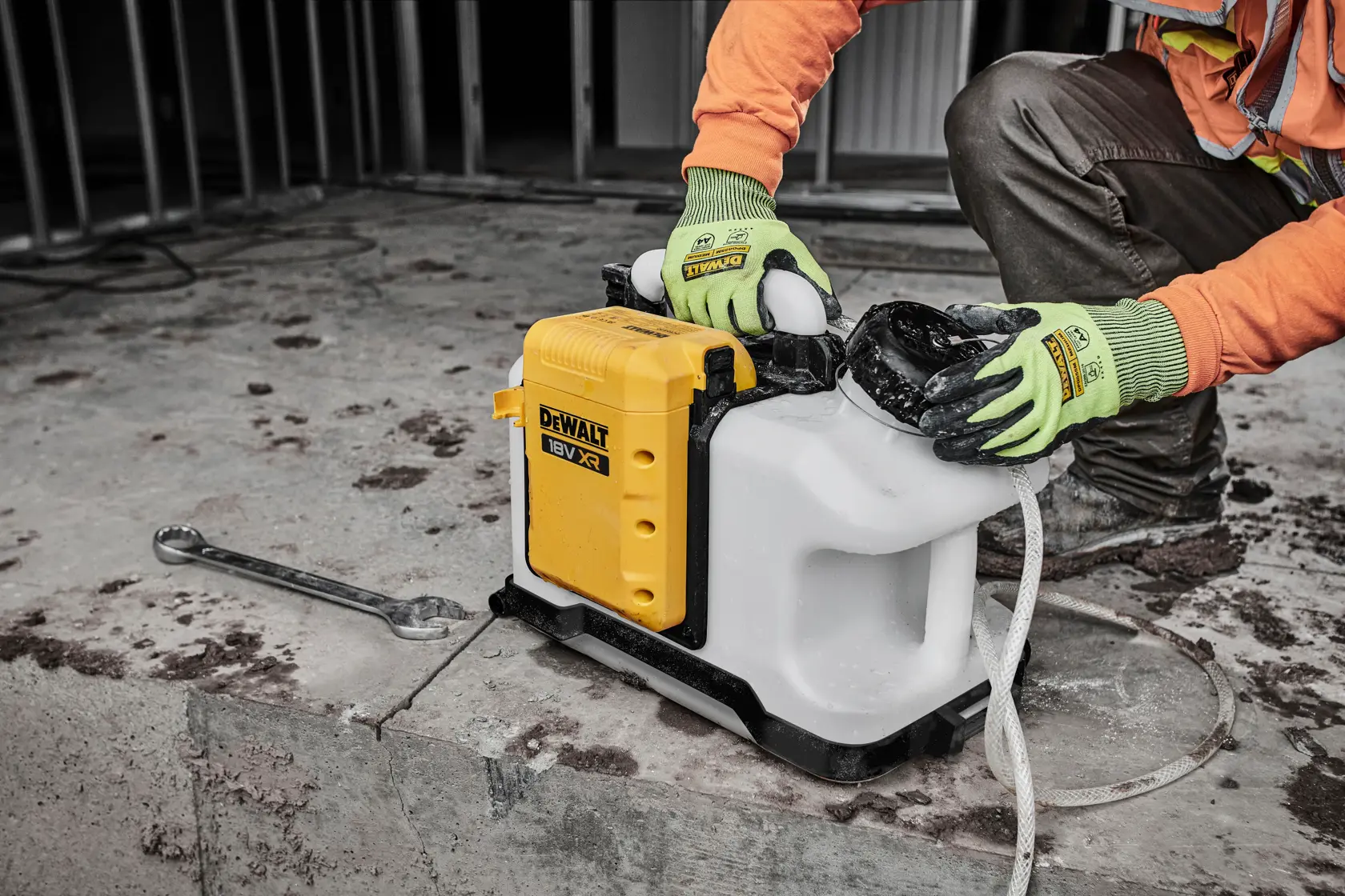 DEWALT DCE6820N, DCE6820N-XJ photography product on site, worker handling equipment.